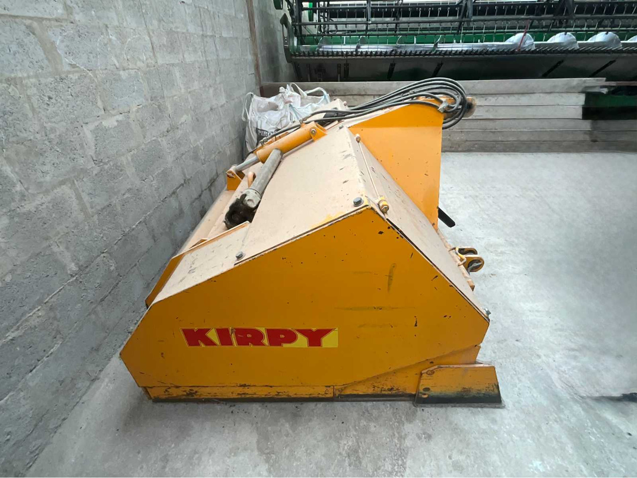 Kirpy BPS 200 - Talajművelő gep: 4 kép. Kirpy BPS 200 - Talajművelő gep: 4 kép.