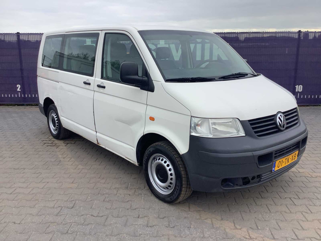 2006 - VOLKSWAGEN - TRANSPORTER KOMBI - 1.9 TDI 300 BASELINE - COMMERCIAL VEHICLE - Kisteherautó: 2 kép. 2006 - VOLKSWAGEN - TRANSPORTER KOMBI - 1.9 TDI 300 BASELINE - COMMERCIAL VEHICLE - Kisteherautó: 2 kép.