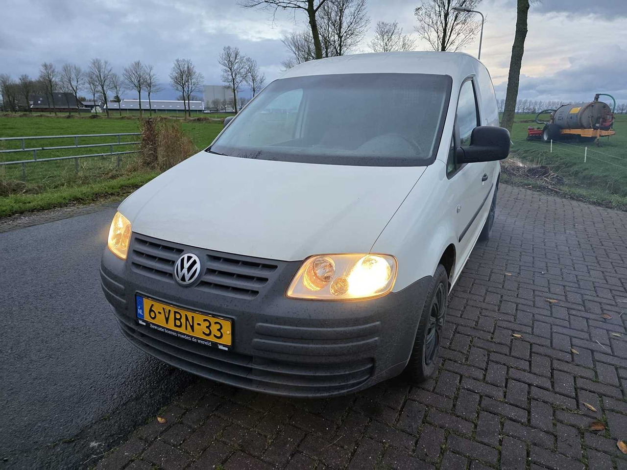2009 VOLKSWAGEN CADDY 2.0 SDI COMMERCIAL VEHICLE - Kisteherautó: 2 kép. 2009 VOLKSWAGEN CADDY 2.0 SDI COMMERCIAL VEHICLE - Kisteherautó: 2 kép.