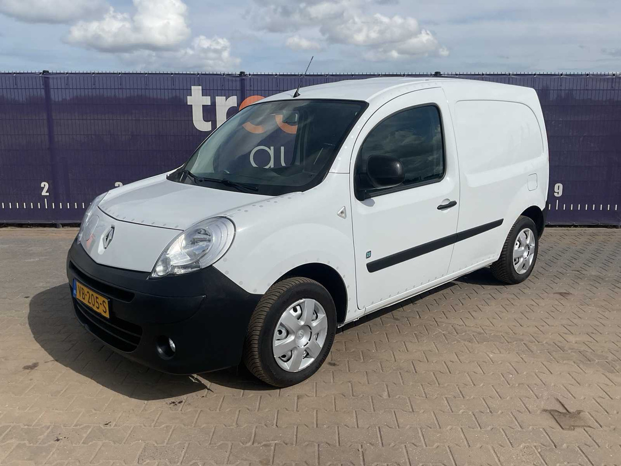 2013 - RENAULT - KANGOO EXPRESS - Z.E. - COMMERCIAL VEHICLE - Kisteherautó: 1 kép. 2013 - RENAULT - KANGOO EXPRESS - Z.E. - COMMERCIAL VEHICLE - Kisteherautó: 1 kép.