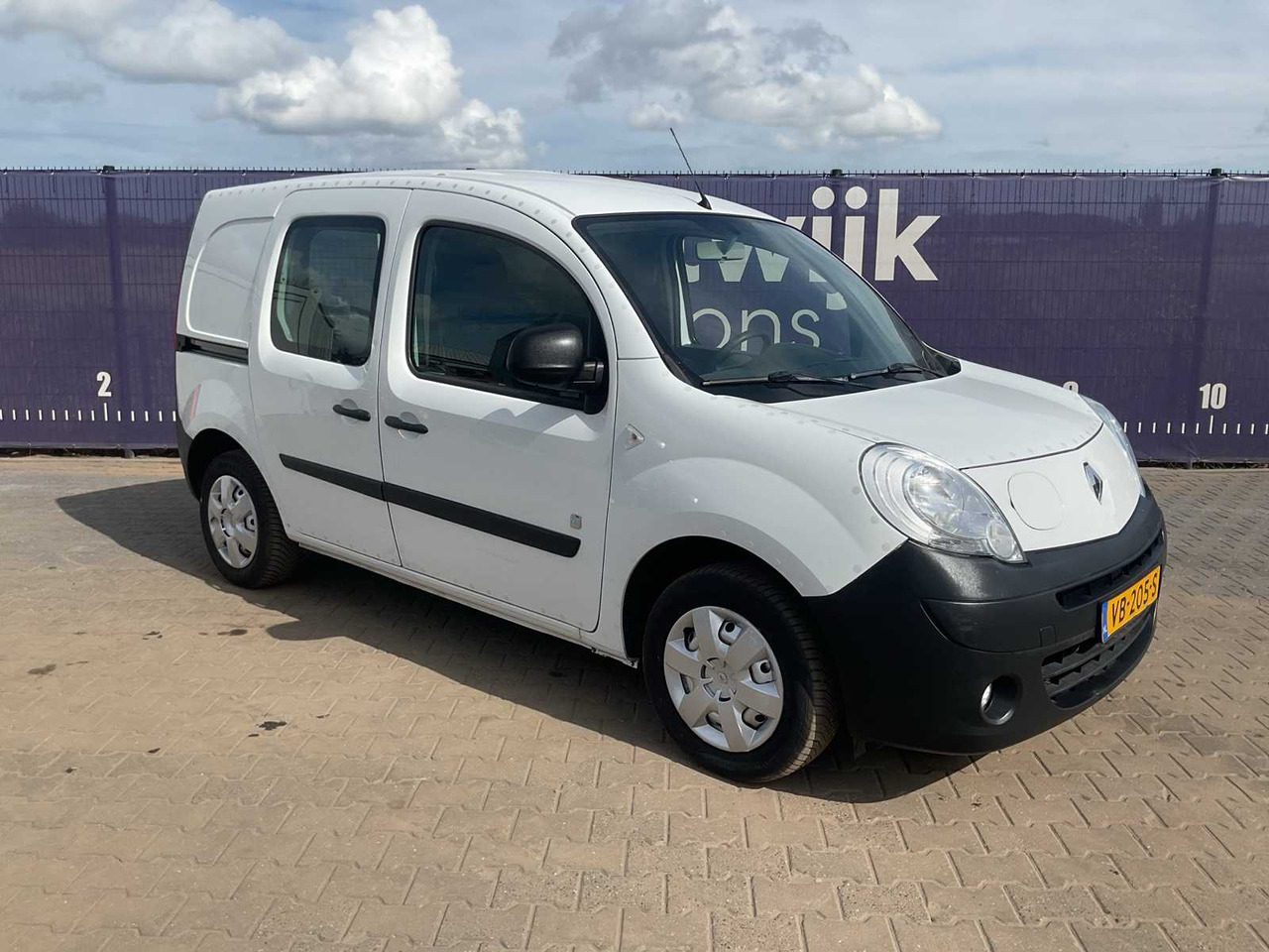 2013 - RENAULT - KANGOO EXPRESS - Z.E. - COMMERCIAL VEHICLE - Kisteherautó: 2 kép. 2013 - RENAULT - KANGOO EXPRESS - Z.E. - COMMERCIAL VEHICLE - Kisteherautó: 2 kép.