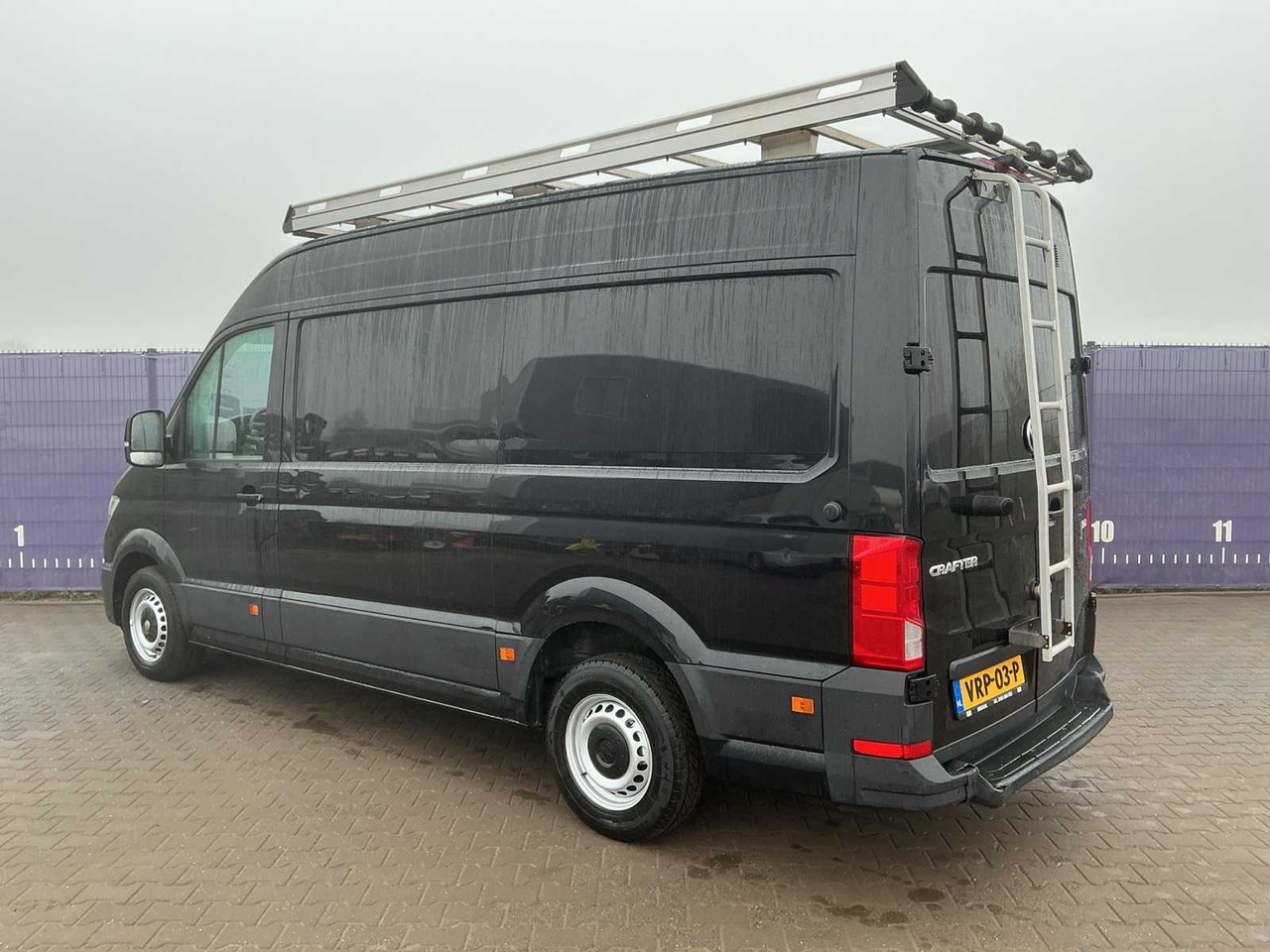 2017 - VOLKSWAGEN - CRAFTER - 35 2.0 TDI L3H2 DC - COMMERCIAL VEHICLE - Kisteherautó: 3 kép. 2017 - VOLKSWAGEN - CRAFTER - 35 2.0 TDI L3H2 DC - COMMERCIAL VEHICLE - Kisteherautó: 3 kép.