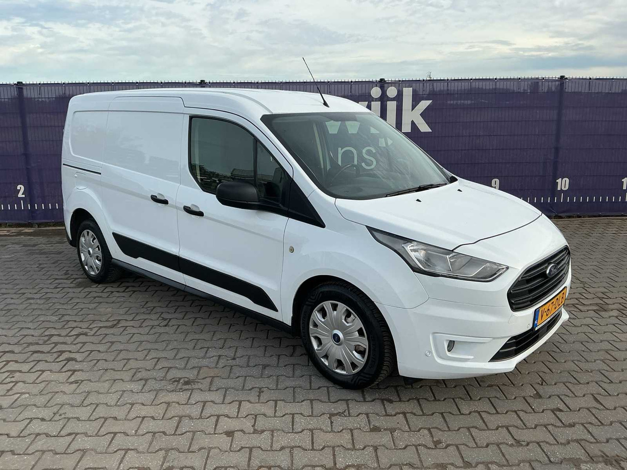 2019 - FORD - TRANSIT CONNECT - 1.5 ECOBLUE L2 TREND - COMMERCIAL VEHICLE - Kisteherautó: 2 kép. 2019 - FORD - TRANSIT CONNECT - 1.5 ECOBLUE L2 TREND - COMMERCIAL VEHICLE - Kisteherautó: 2 kép.
