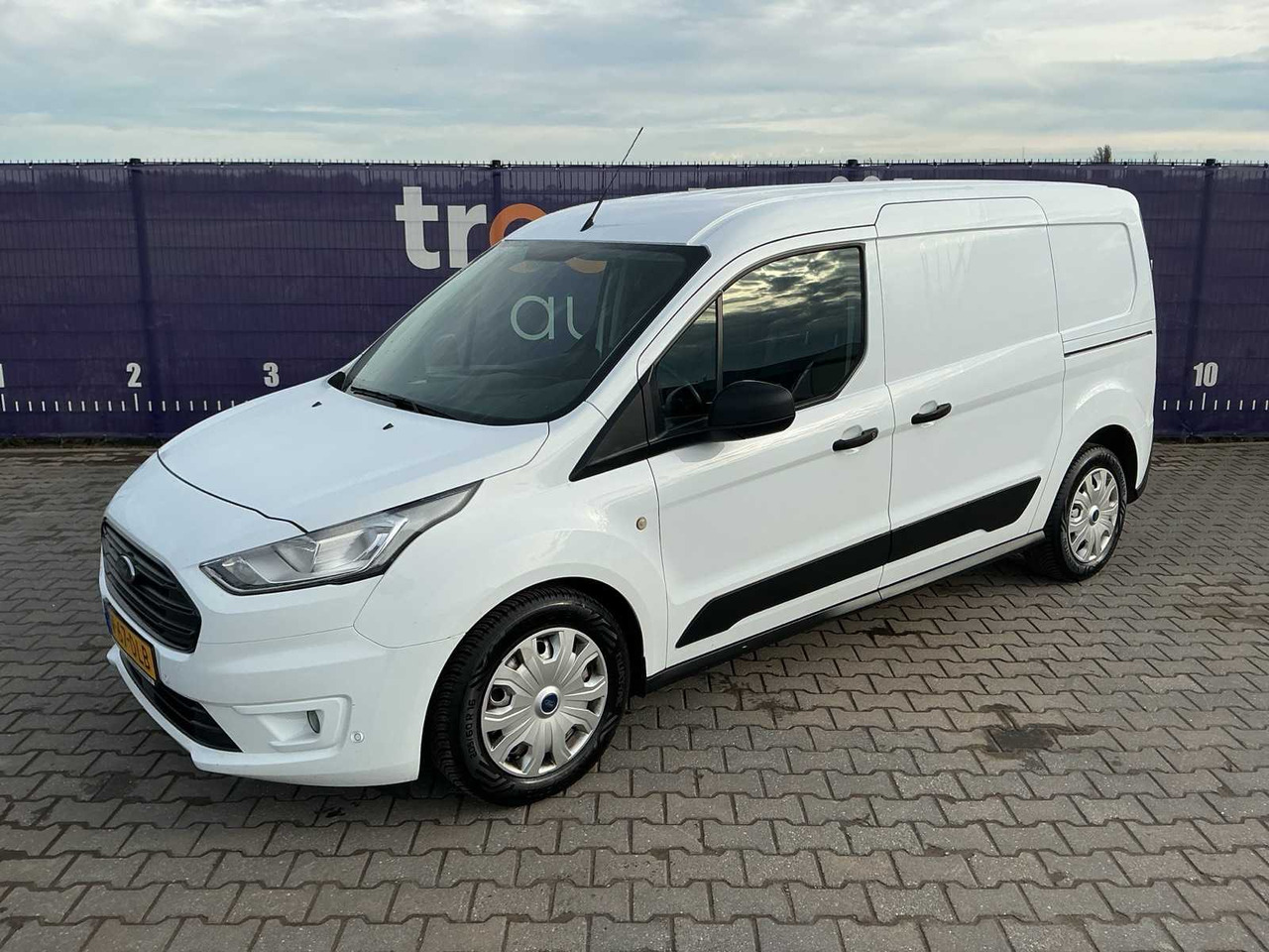 2019 - FORD - TRANSIT CONNECT - 1.5 ECOBLUE L2 TREND - COMMERCIAL VEHICLE - Kisteherautó: 1 kép. 2019 - FORD - TRANSIT CONNECT - 1.5 ECOBLUE L2 TREND - COMMERCIAL VEHICLE - Kisteherautó: 1 kép.