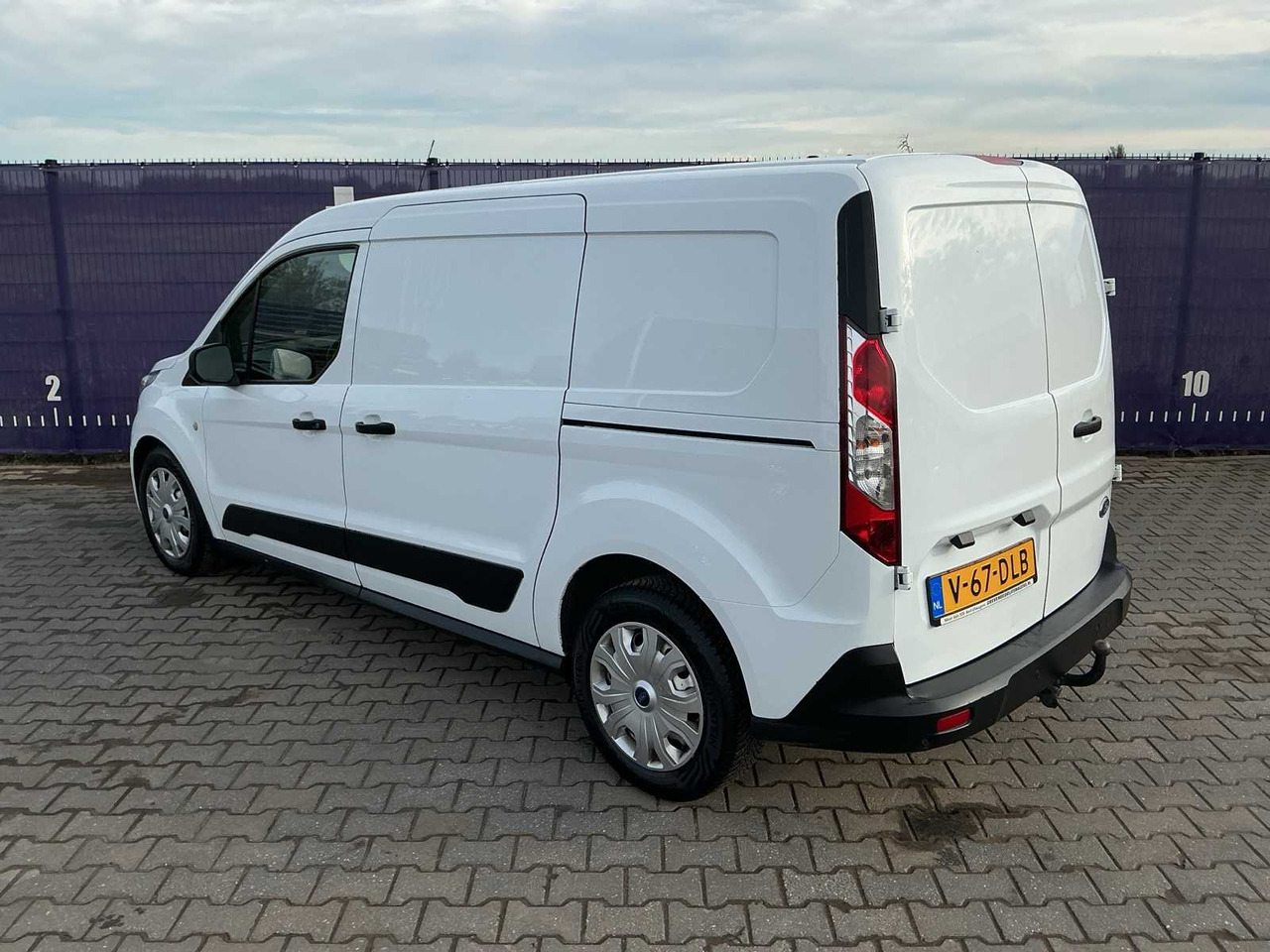 2019 - FORD - TRANSIT CONNECT - 1.5 ECOBLUE L2 TREND - COMMERCIAL VEHICLE - Kisteherautó: 3 kép. 2019 - FORD - TRANSIT CONNECT - 1.5 ECOBLUE L2 TREND - COMMERCIAL VEHICLE - Kisteherautó: 3 kép.