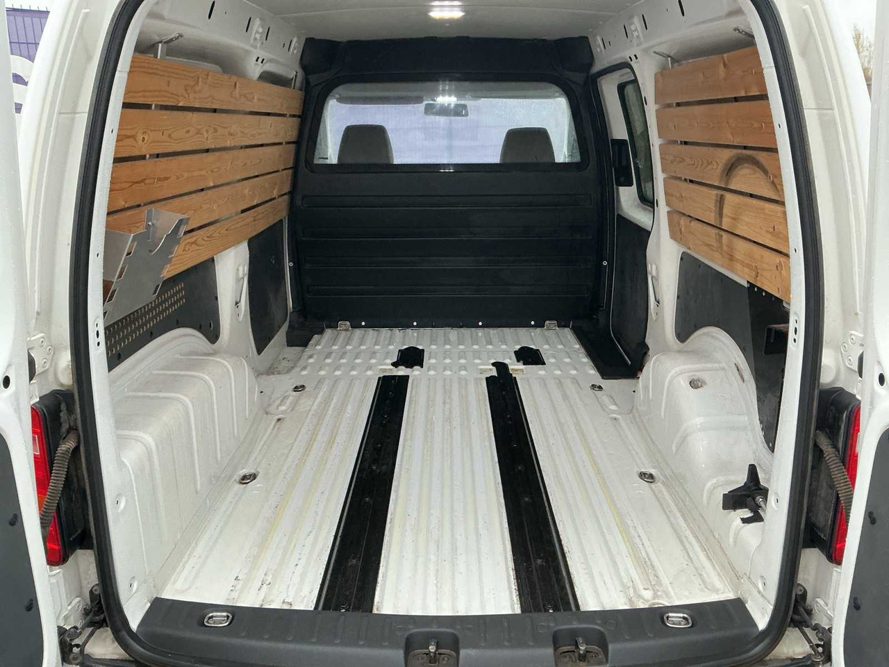 2019 - VOLKSWAGEN - CADDY - 1.4 TGI L2H1 ECOFUEL - COMMERCIAL VEHICLE - Kisteherautó: 5 kép. 2019 - VOLKSWAGEN - CADDY - 1.4 TGI L2H1 ECOFUEL - COMMERCIAL VEHICLE - Kisteherautó: 5 kép.