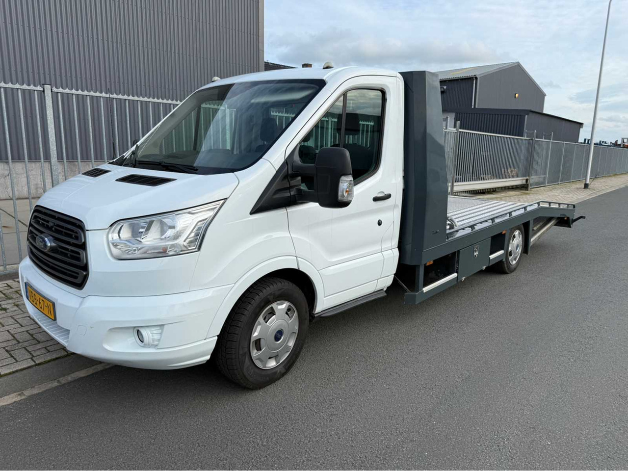 FORD - TRANSIT - TIJHOF CAR TRANSPORTER - COMMERCIAL VEHICLE - 2016 - Kisteherautó: 3 kép. FORD - TRANSIT - TIJHOF CAR TRANSPORTER - COMMERCIAL VEHICLE - 2016 - Kisteherautó: 3 kép.