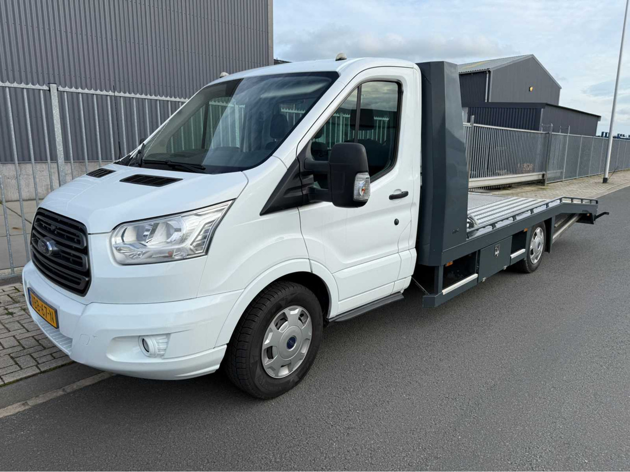 FORD - TRANSIT - TIJHOF CAR TRANSPORTER - COMMERCIAL VEHICLE - 2016 - Kisteherautó: 2 kép. FORD - TRANSIT - TIJHOF CAR TRANSPORTER - COMMERCIAL VEHICLE - 2016 - Kisteherautó: 2 kép.