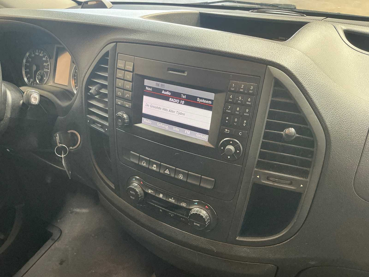 Kisteherautó MERCEDES - 114 CDI - VITO - COMMERCIAL VEHICLE: 19 kép.