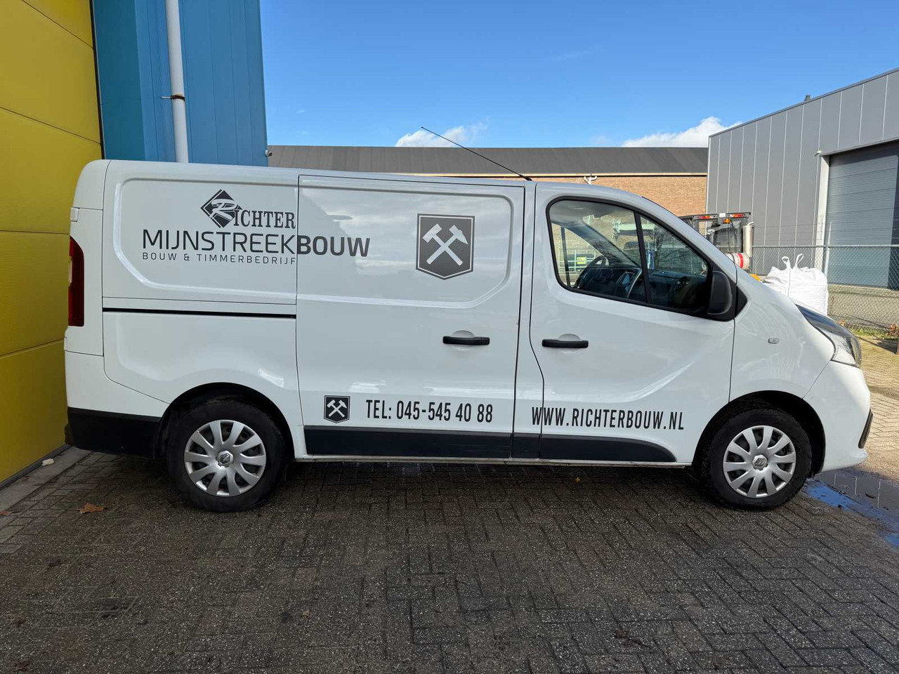 RENAULT - TRAFIC - 1.6 DCI T27 L1H1 COM YEAR: 2019 V-869-ZT - Kisteherautó: 3 kép. RENAULT - TRAFIC - 1.6 DCI T27 L1H1 COM YEAR: 2019 V-869-ZT - Kisteherautó: 3 kép.