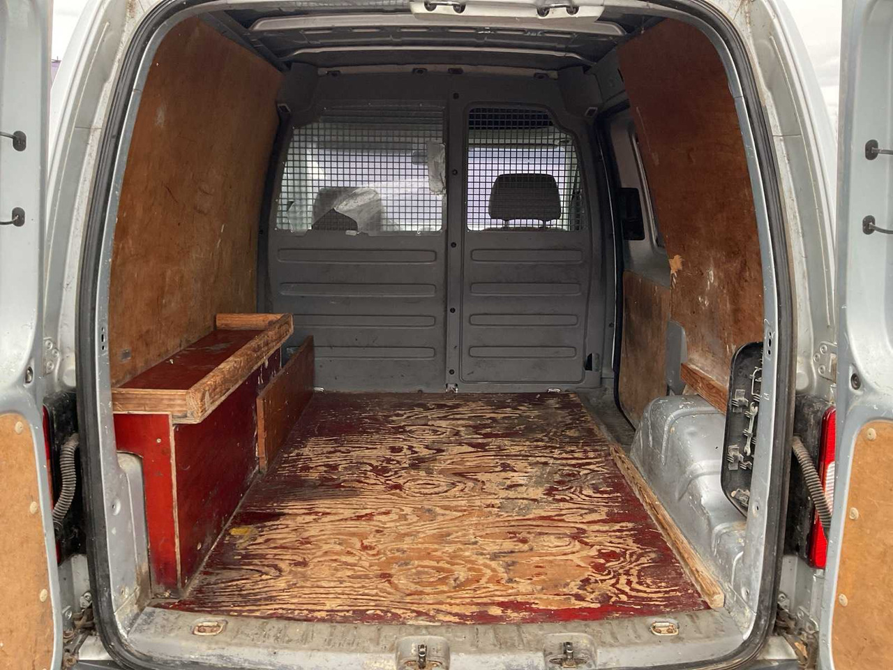 VOLKSWAGEN CADDY COMMERCIAL VEHICLE - Kisteherautó: 5 kép. VOLKSWAGEN CADDY COMMERCIAL VEHICLE - Kisteherautó: 5 kép.