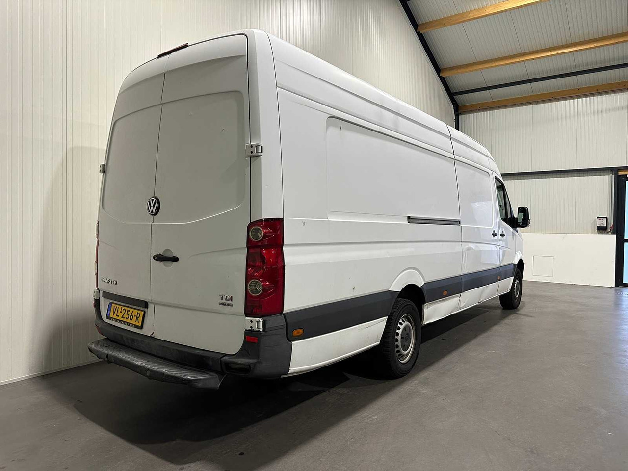VOLKSWAGEN CRAFTER 46 2.5 TDI L3 VL-256-R - Kisteherautó: 5 kép. VOLKSWAGEN CRAFTER 46 2.5 TDI L3 VL-256-R - Kisteherautó: 5 kép.