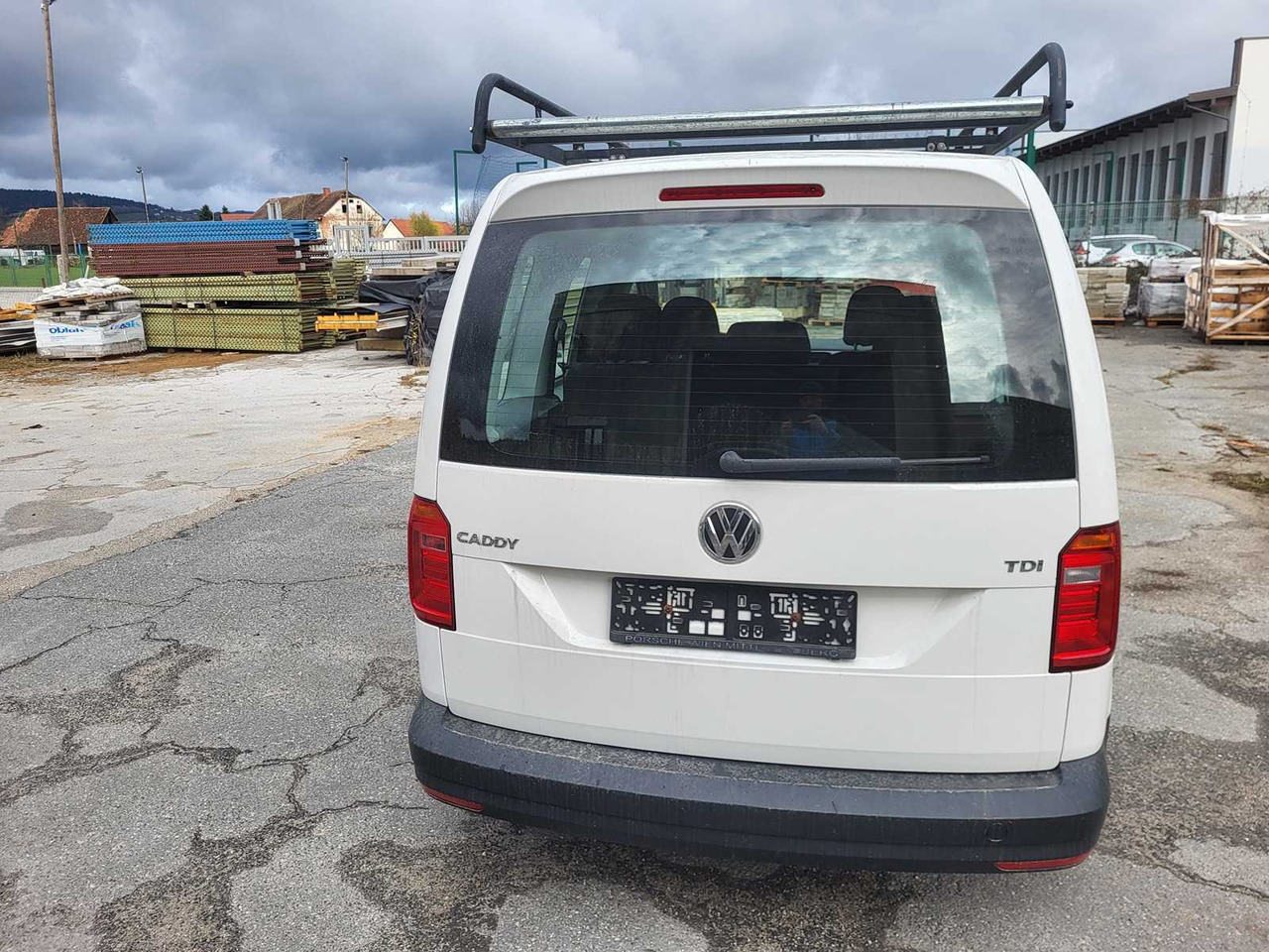 VW - 2018 - CADDY 2.0 TDI - VAN - Kisteherautó: 4 kép. VW - 2018 - CADDY 2.0 TDI - VAN - Kisteherautó: 4 kép.
