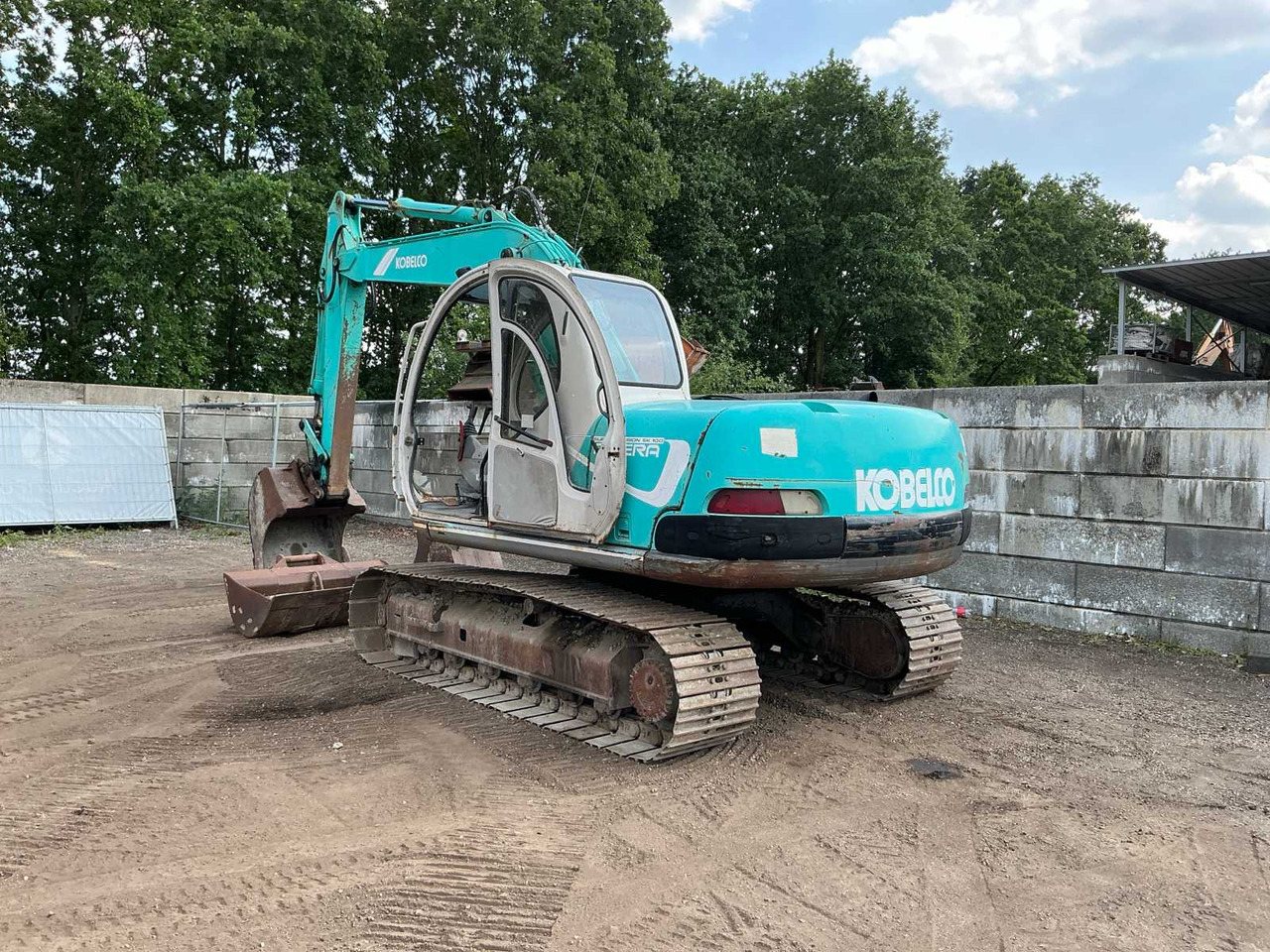 Kobelco SK100 - Lánctalpas kotró: 3 kép. Kobelco SK100 - Lánctalpas kotró: 3 kép.