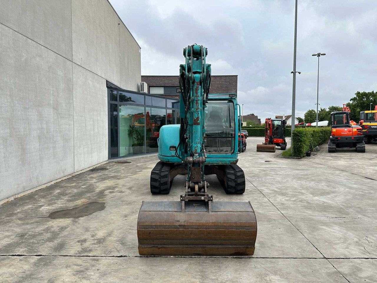 Kobelco SK70SR - Lánctalpas kotró: 2 kép. Kobelco SK70SR - Lánctalpas kotró: 2 kép.