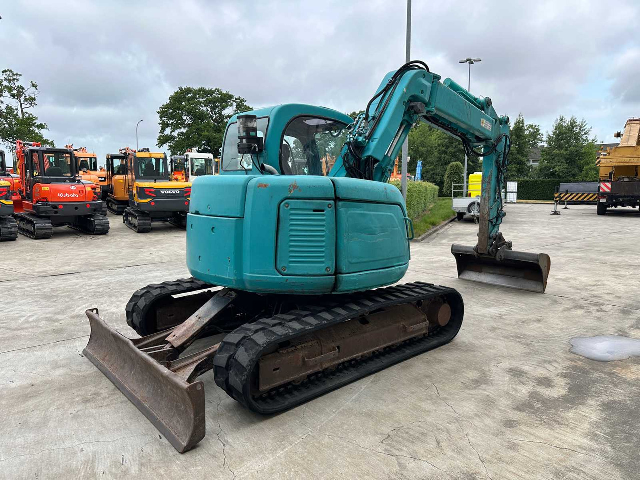 Kobelco SK70SR - Lánctalpas kotró: 4 kép. Kobelco SK70SR - Lánctalpas kotró: 4 kép.