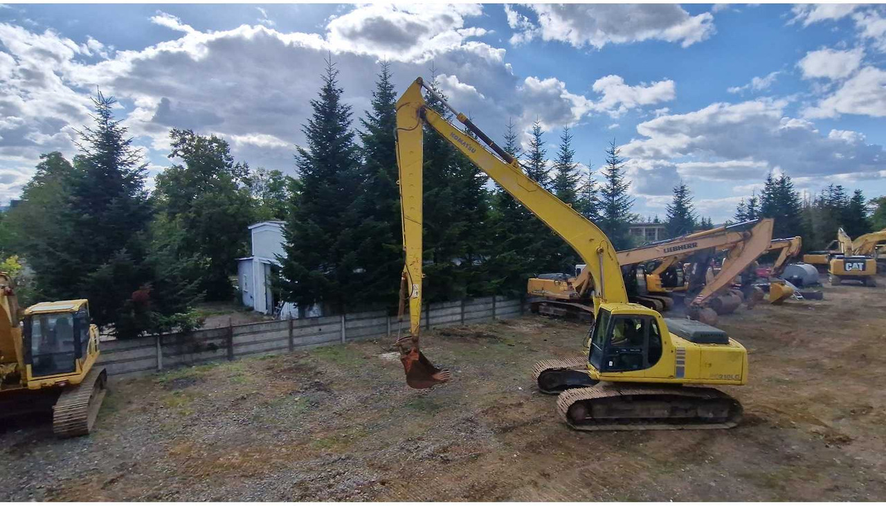 Komatsu 2002 KOMATSU PC 210 LC LONG REACH TRACKED EXCAVATOR - Lánctalpas kotró: 1 kép. Komatsu 2002 KOMATSU PC 210 LC LONG REACH TRACKED EXCAVATOR - Lánctalpas kotró: 1 kép.