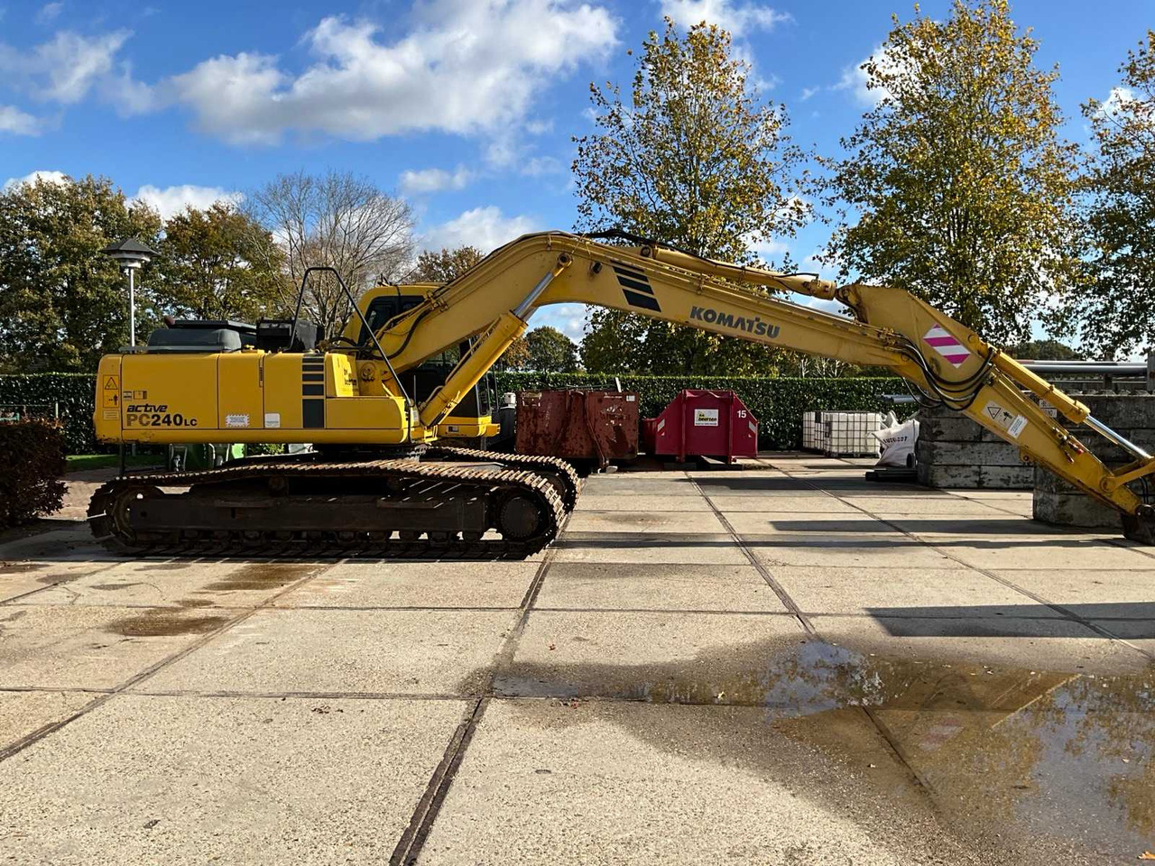 Komatsu Active PC240LC - Lánctalpas kotró: 4 kép. Komatsu Active PC240LC - Lánctalpas kotró: 4 kép.