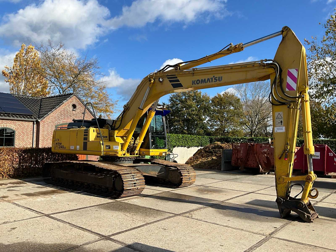 Komatsu Active PC240LC - Lánctalpas kotró: 2 kép. Komatsu Active PC240LC - Lánctalpas kotró: 2 kép.