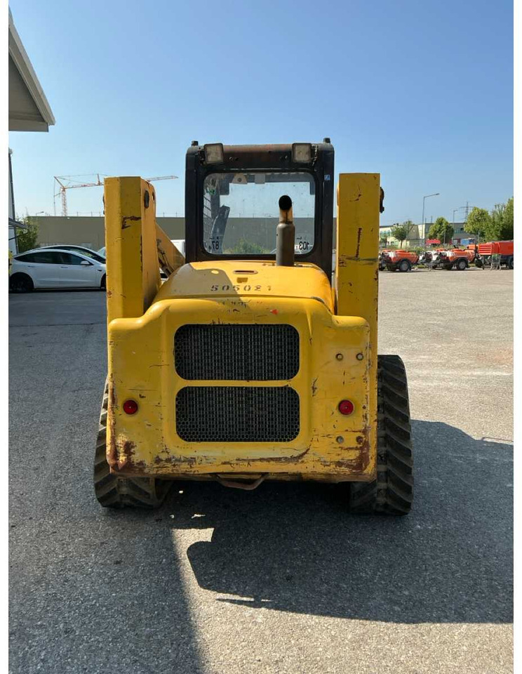 Komatsu CK 20-1 - Mini homlokrakodó: 5 kép. Komatsu CK 20-1 - Mini homlokrakodó: 5 kép.