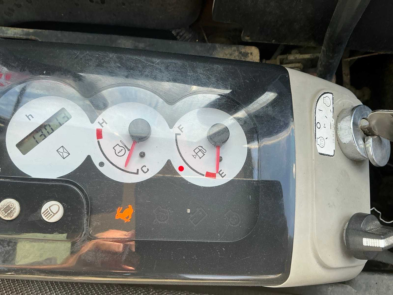 Minikotró Komatsu PC 27 MR-2: 32 kép.