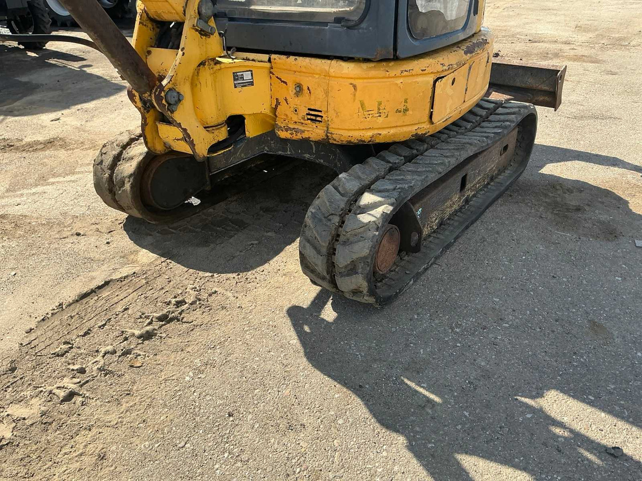 Minikotró Komatsu PC 27 MR-2: 13 kép.