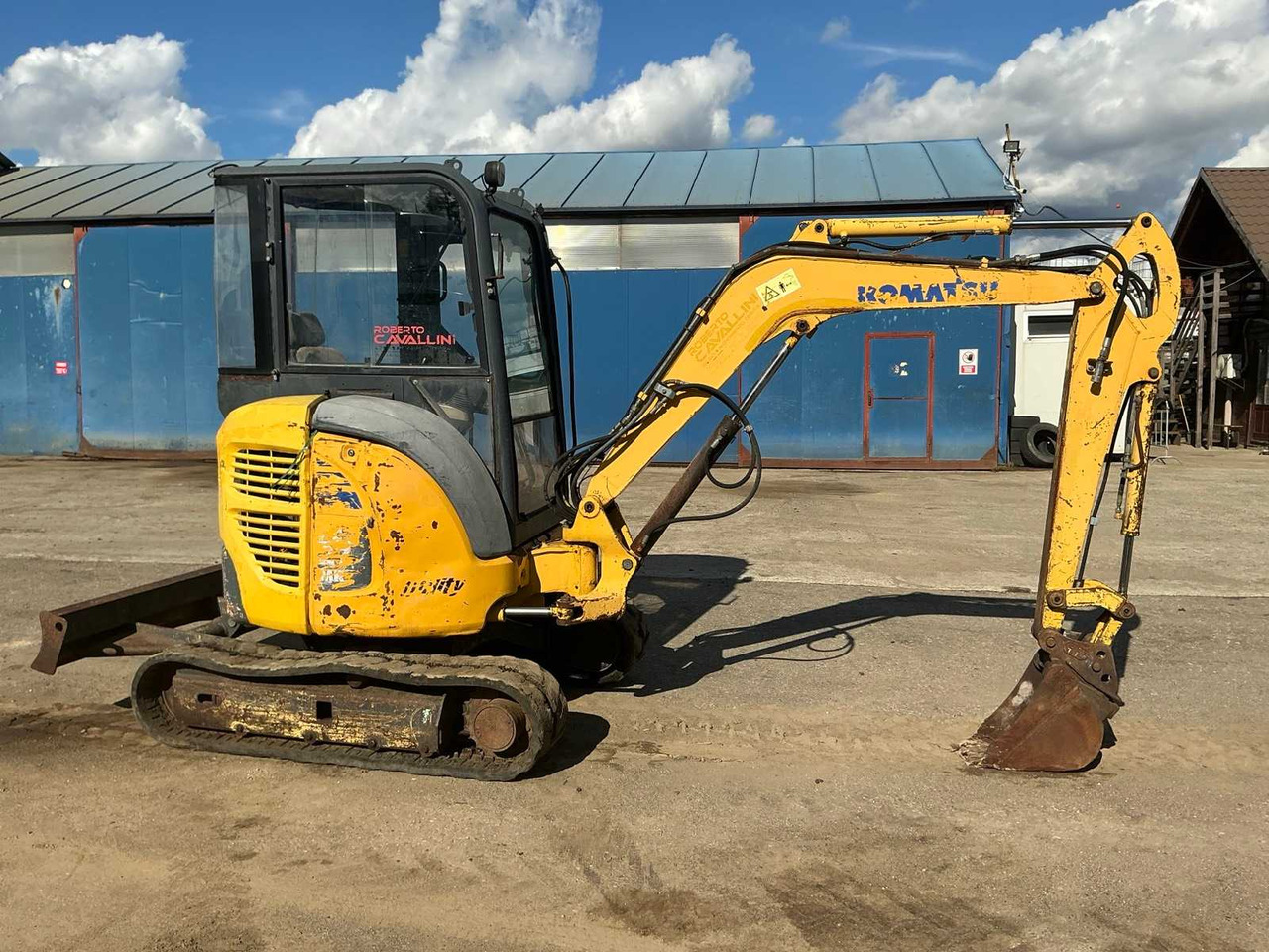 Komatsu PC 27 MR-2 - Minikotró: 5 kép. Komatsu PC 27 MR-2 - Minikotró: 5 kép.