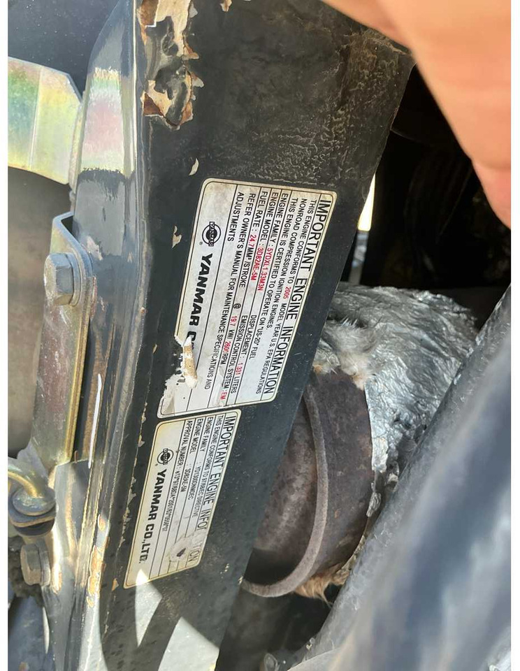 Minikotró Komatsu PC 27 MR-2: 36 kép.