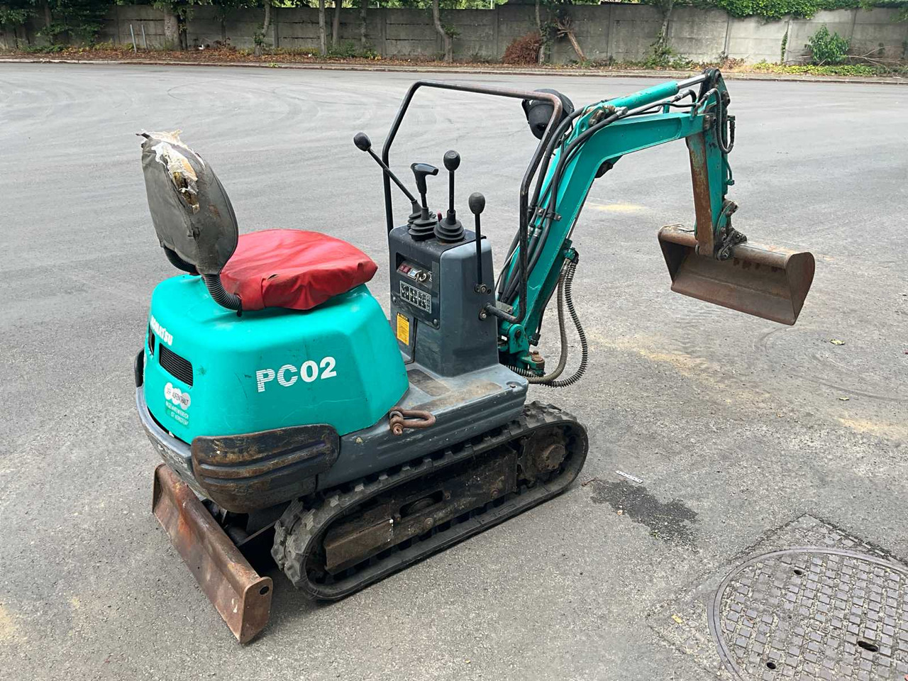Komatsu PC02 - Minikotró: 1 kép. Komatsu PC02 - Minikotró: 1 kép.