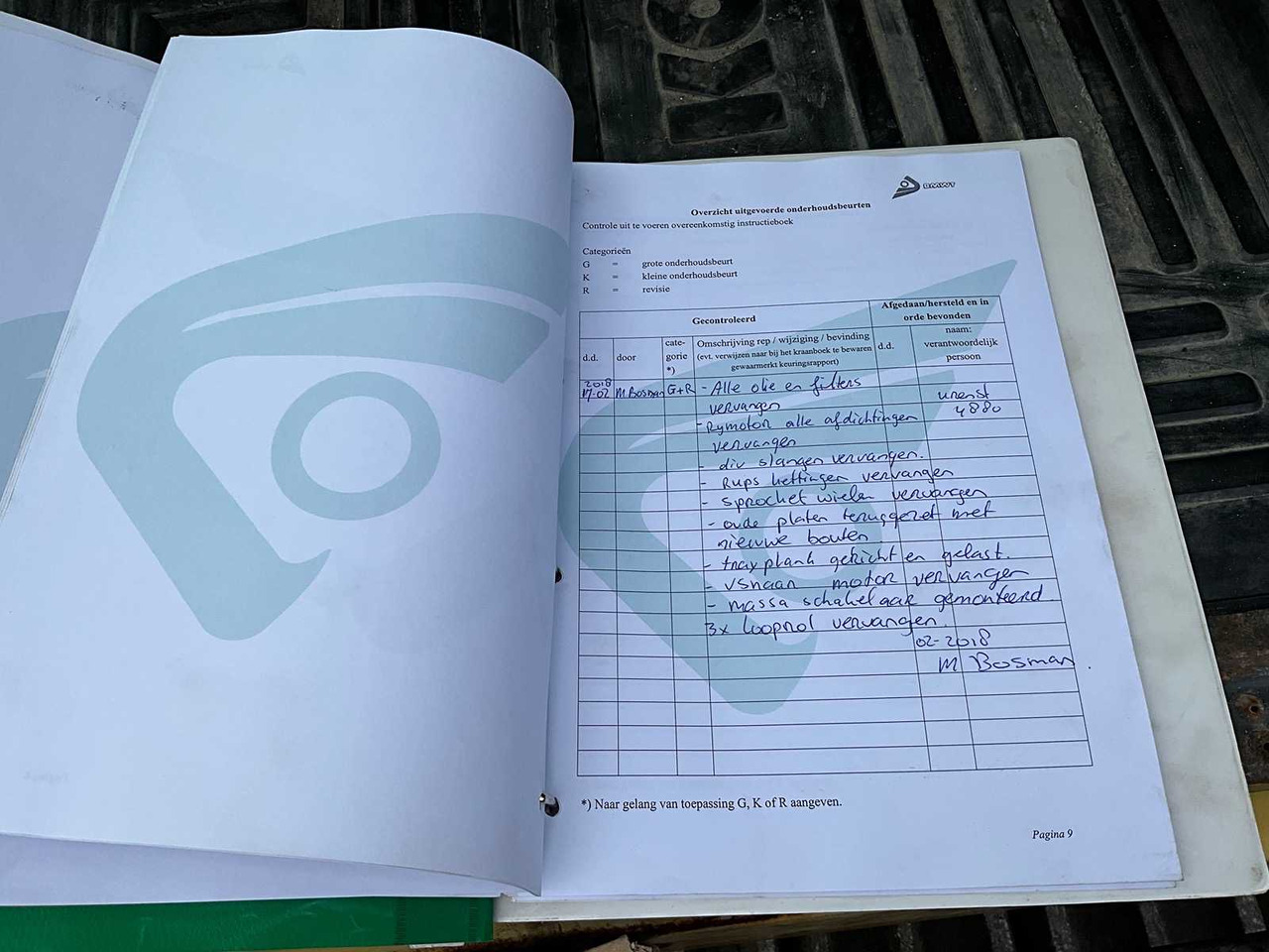 Lánctalpas kotró Komatsu PC130-7: 39 kép.