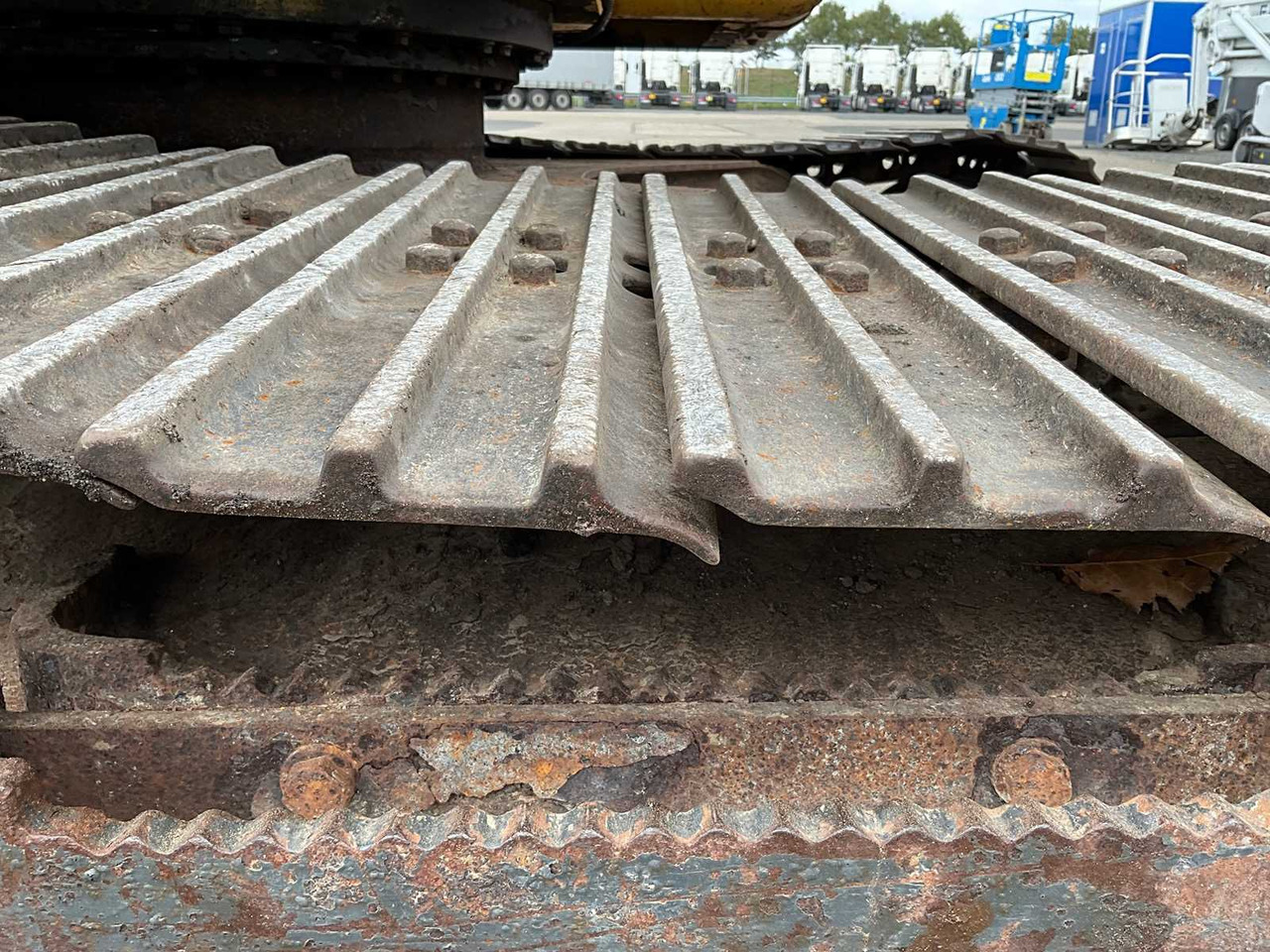 Lánctalpas kotró Komatsu PC130-7: 13 kép.