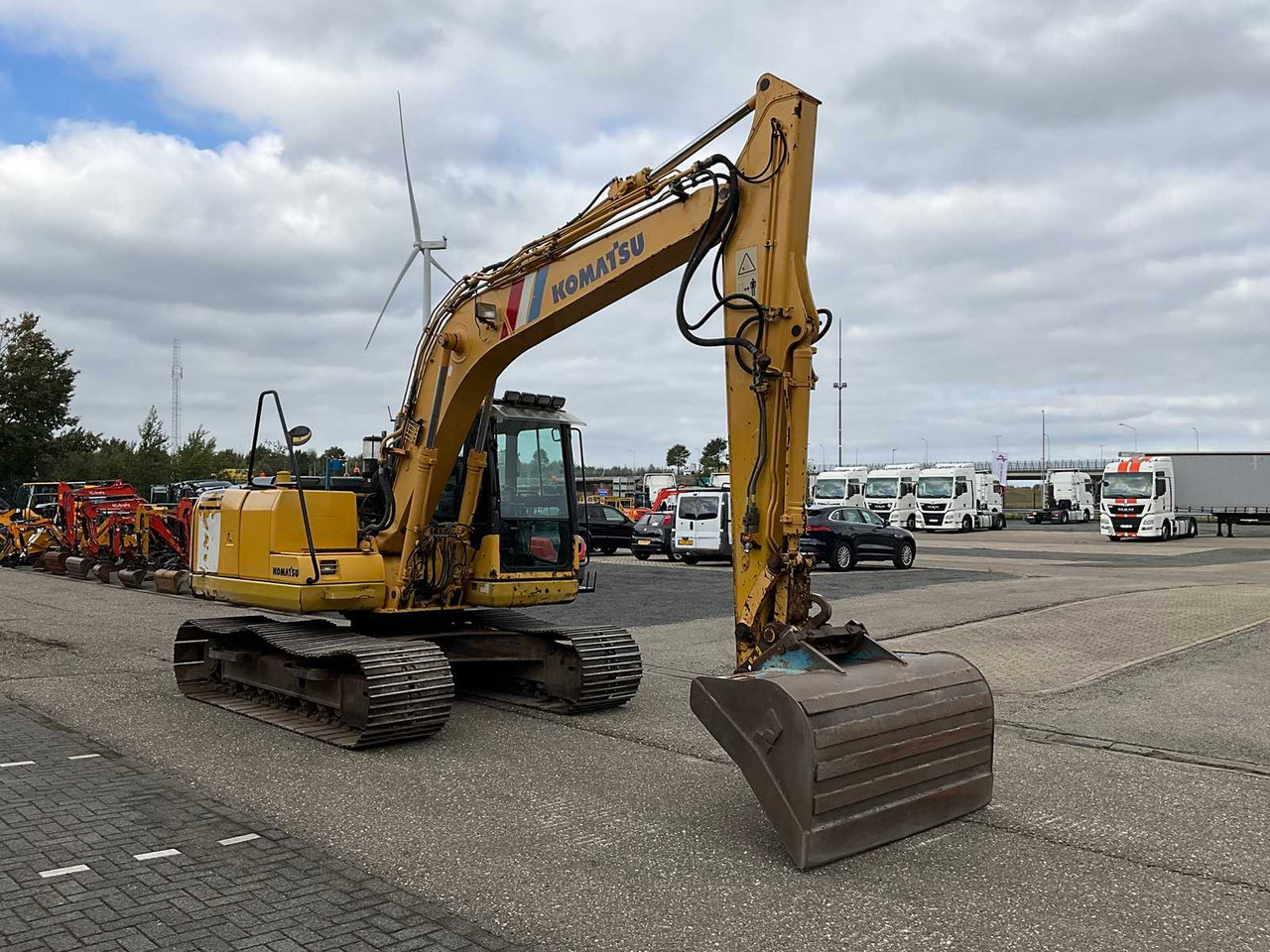 Lánctalpas kotró Komatsu PC130-7: 7 kép.