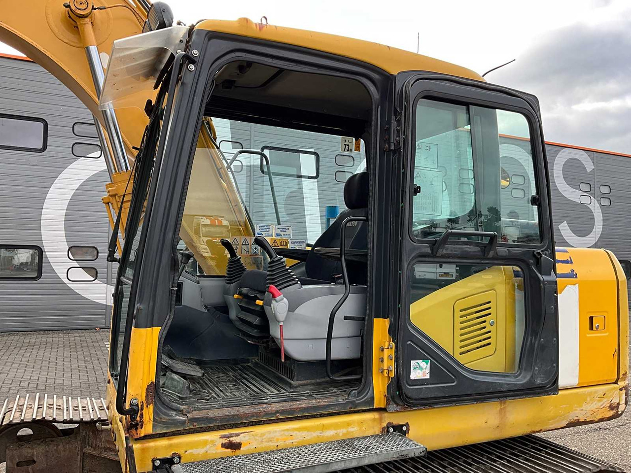 Lánctalpas kotró Komatsu PC130-7: 32 kép.