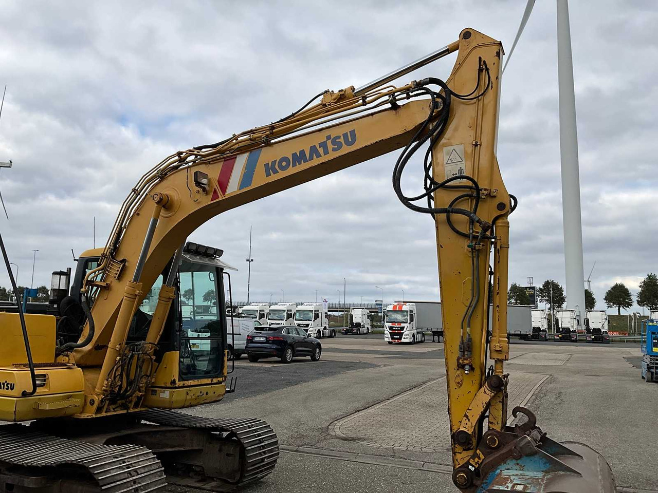 Lánctalpas kotró Komatsu PC130-7: 19 kép.