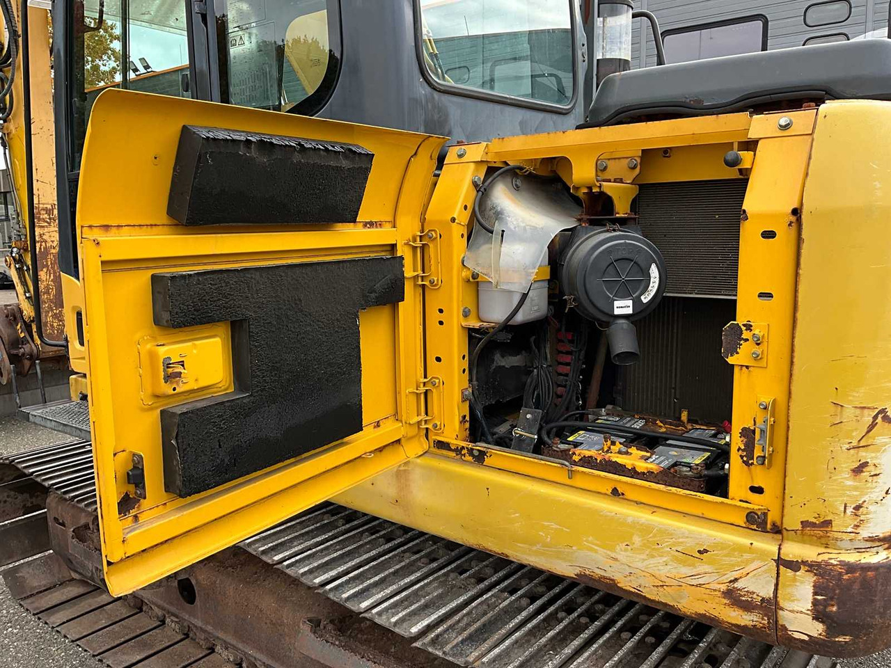 Lánctalpas kotró Komatsu PC130-7: 30 kép.