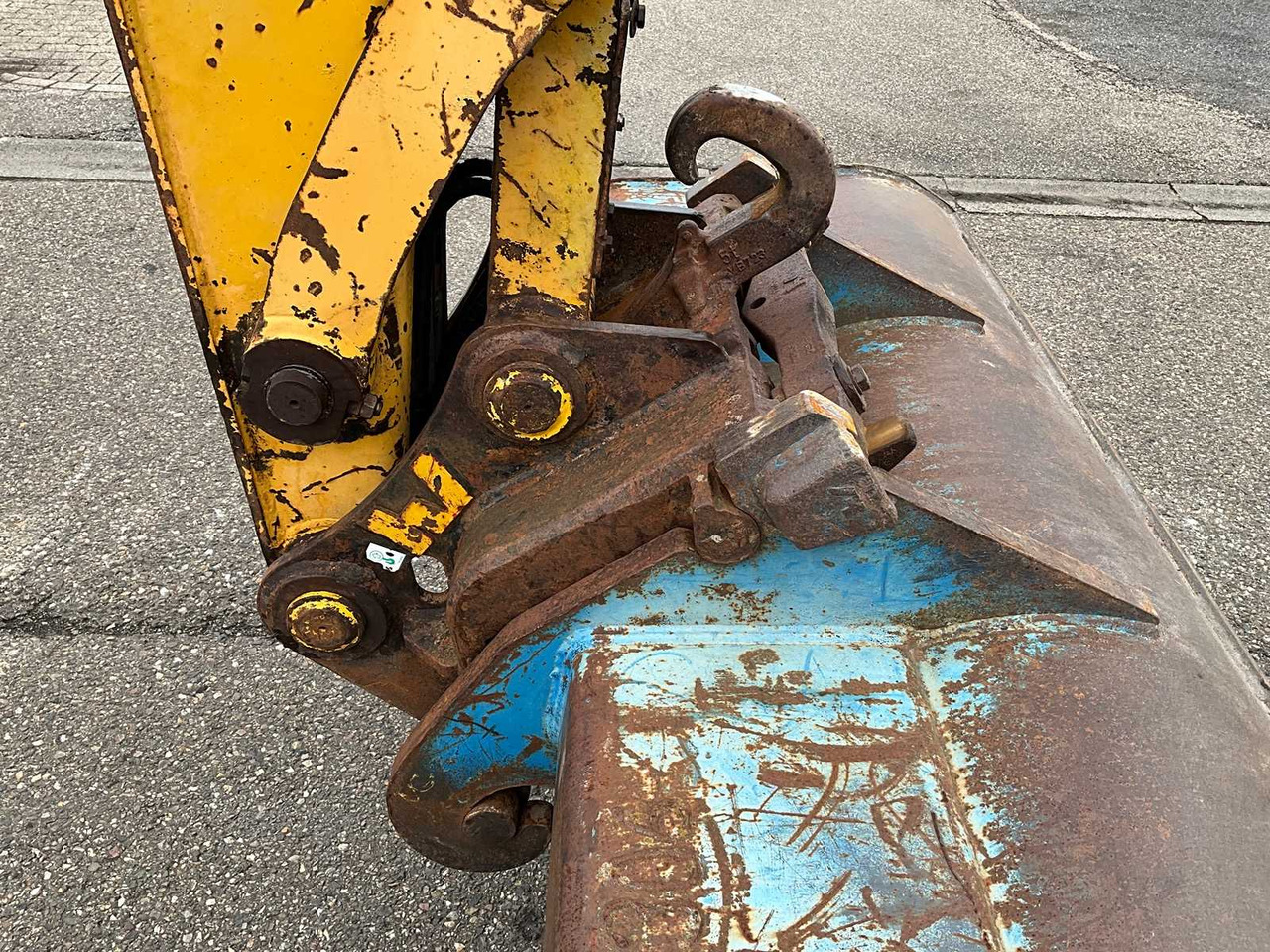 Lánctalpas kotró Komatsu PC130-7: 17 kép.