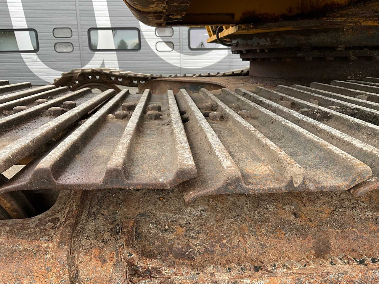 Lánctalpas kotró Komatsu PC130-7: 10 kép.