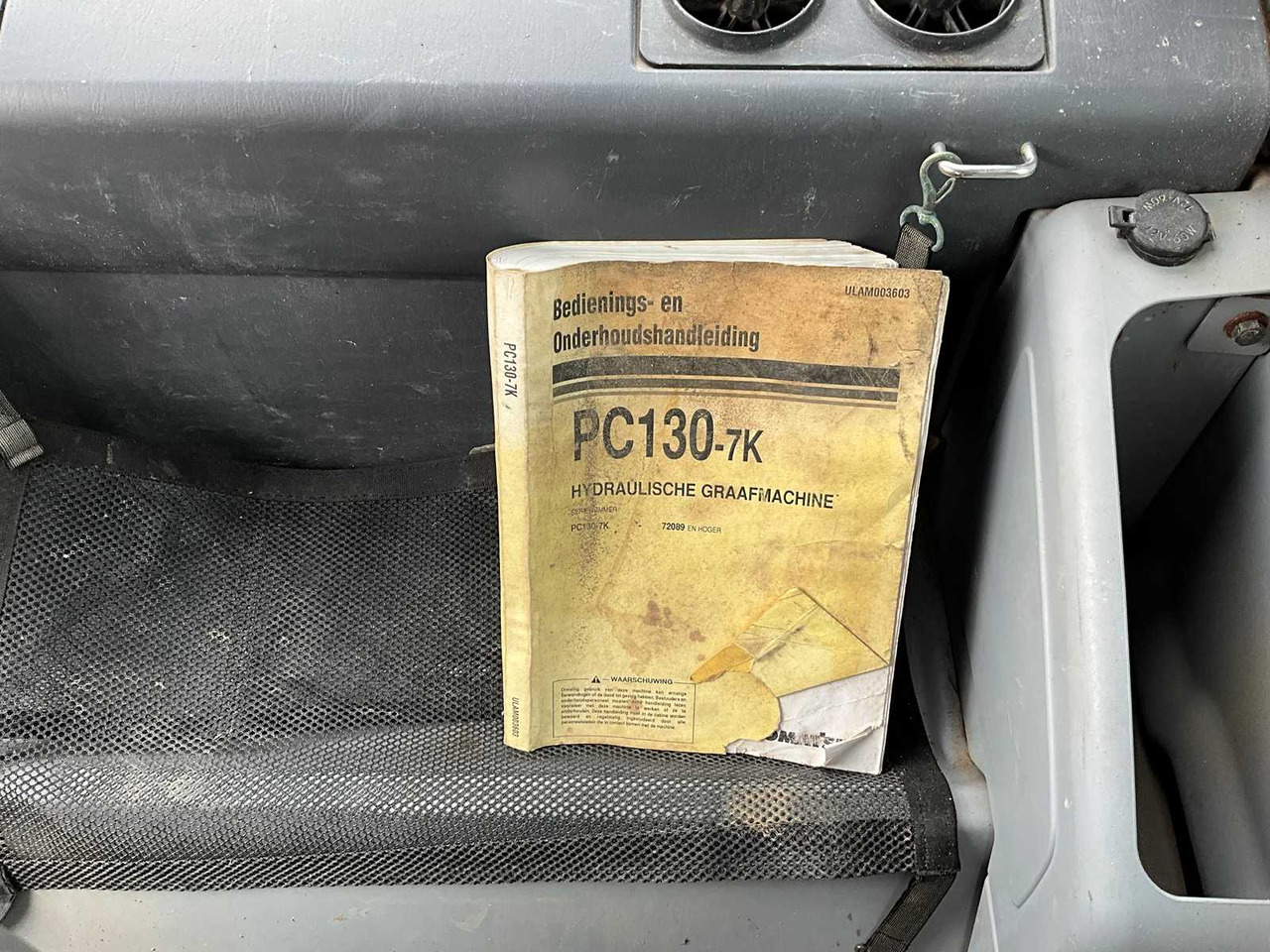 Lánctalpas kotró Komatsu PC130-7: 37 kép.