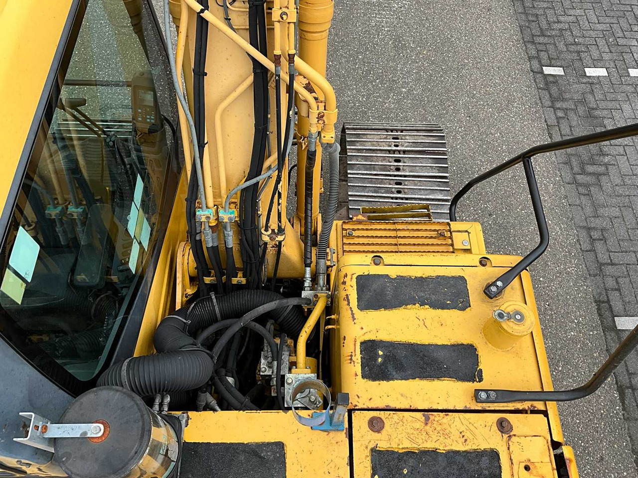 Lánctalpas kotró Komatsu PC130-7: 23 kép.