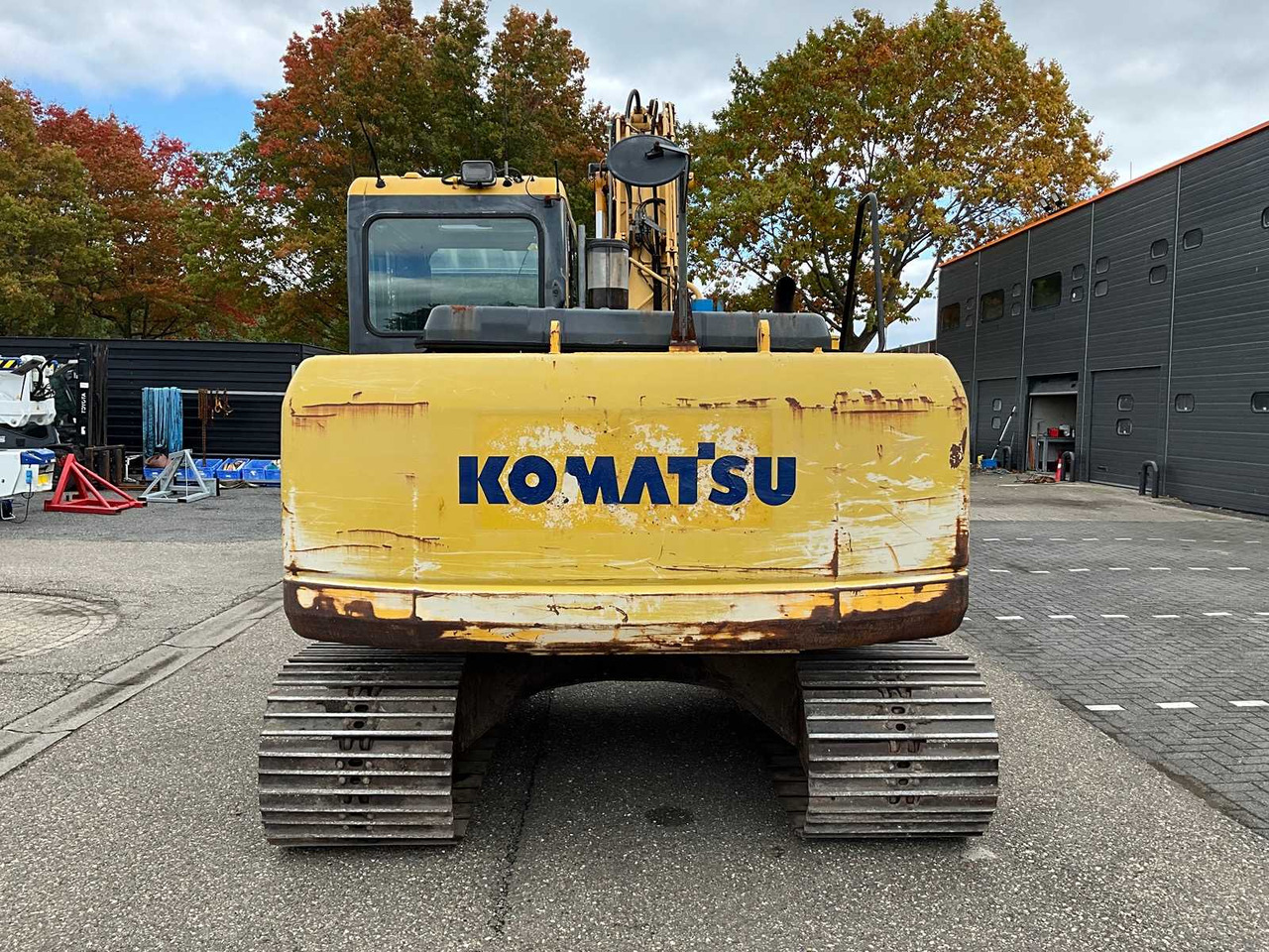 Komatsu PC130-7 - Lánctalpas kotró: 4 kép. Komatsu PC130-7 - Lánctalpas kotró: 4 kép.