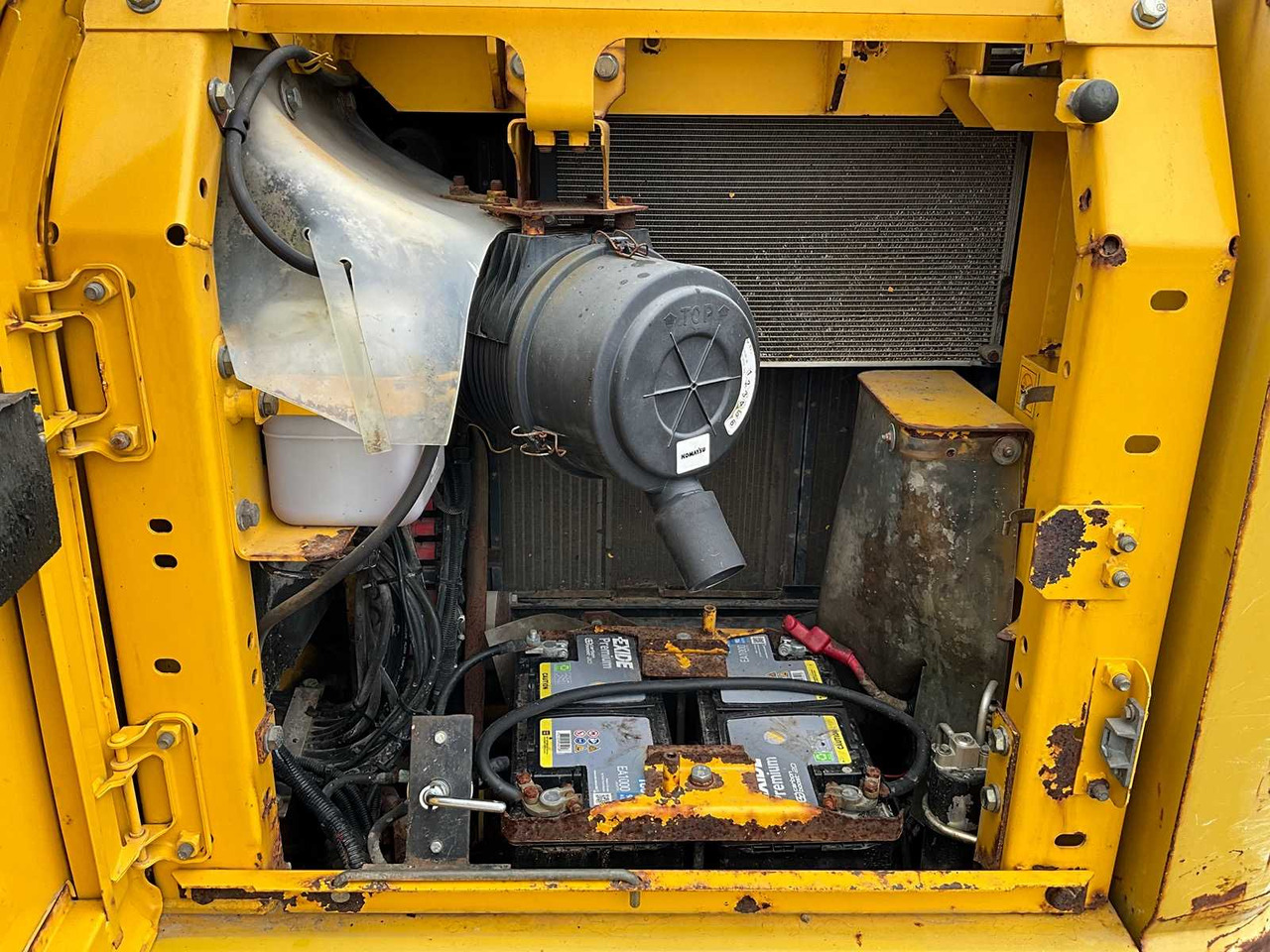 Lánctalpas kotró Komatsu PC130-7: 31 kép.