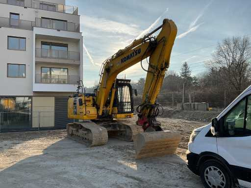 Komatsu PC170LC-10 - Lánctalpas kotró: 2 kép. Komatsu PC170LC-10 - Lánctalpas kotró: 2 kép.