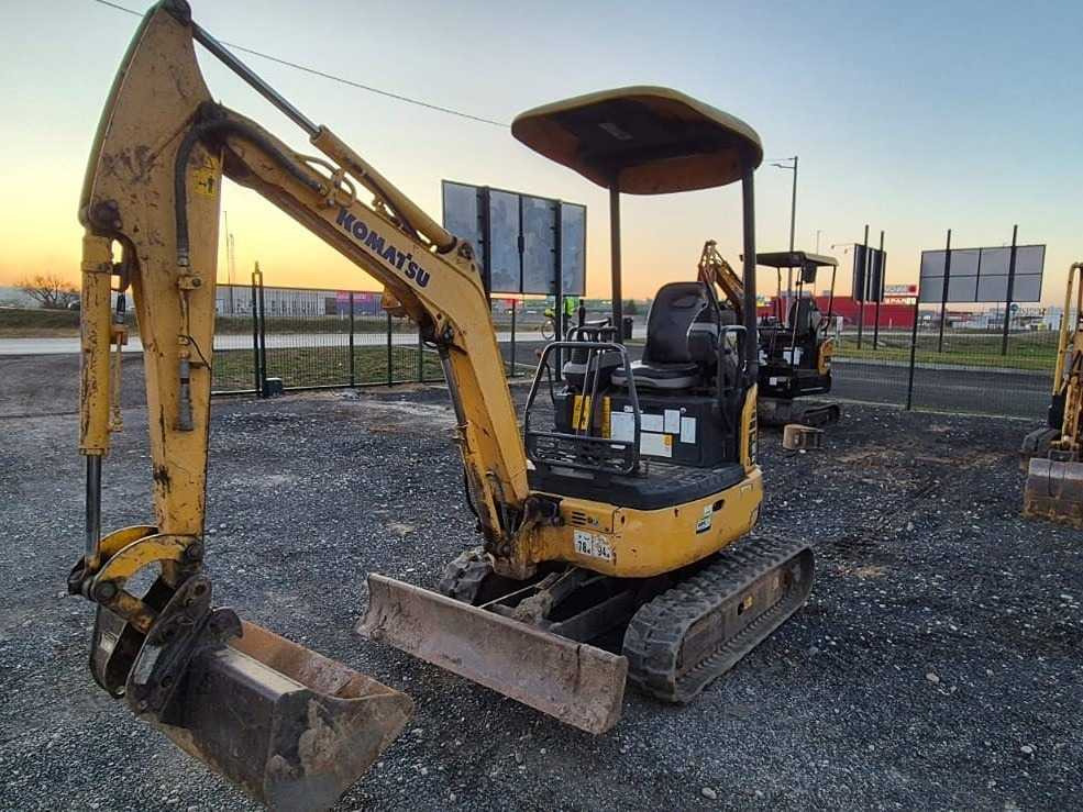 Komatsu PC18MR-2 - Minikotró: 2 kép. Komatsu PC18MR-2 - Minikotró: 2 kép.