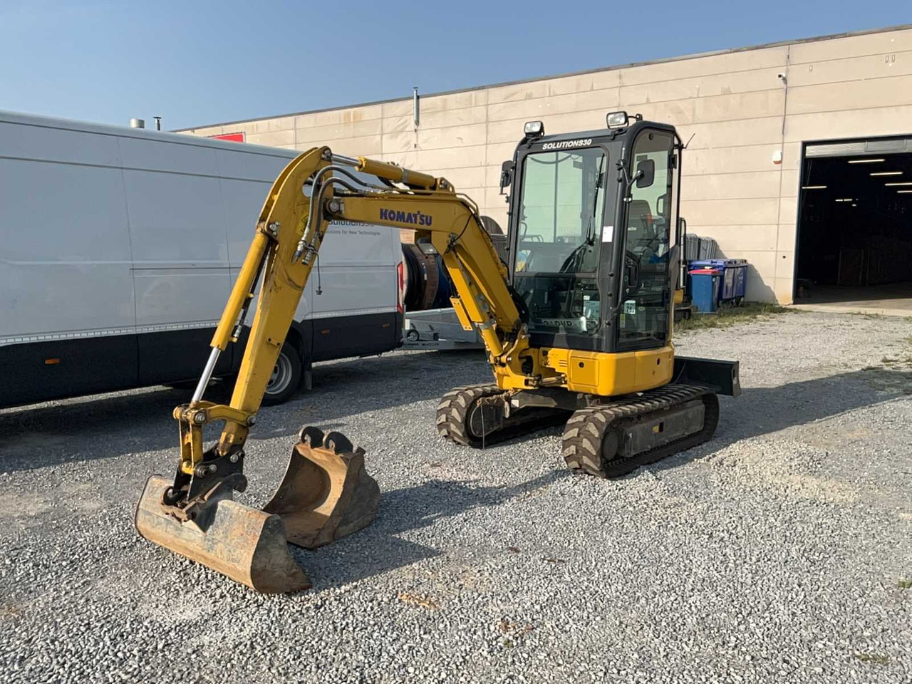 Komatsu PC26MR-5 - Minikotró: 1 kép. Komatsu PC26MR-5 - Minikotró: 1 kép.