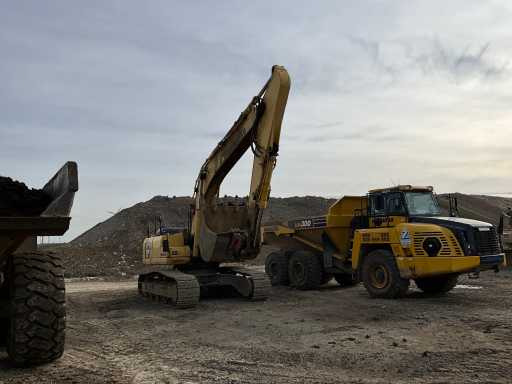 Komatsu PC290NLC-8 - Lánctalpas kotró: 2 kép. Komatsu PC290NLC-8 - Lánctalpas kotró: 2 kép.