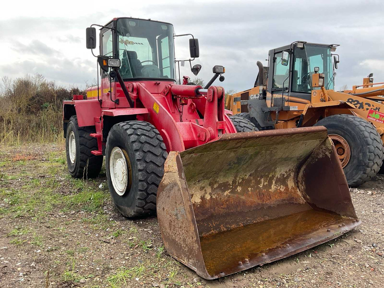 Komatsu WA270 - Gumikerekes homlokrakodó: 4 kép. Komatsu WA270 - Gumikerekes homlokrakodó: 4 kép.