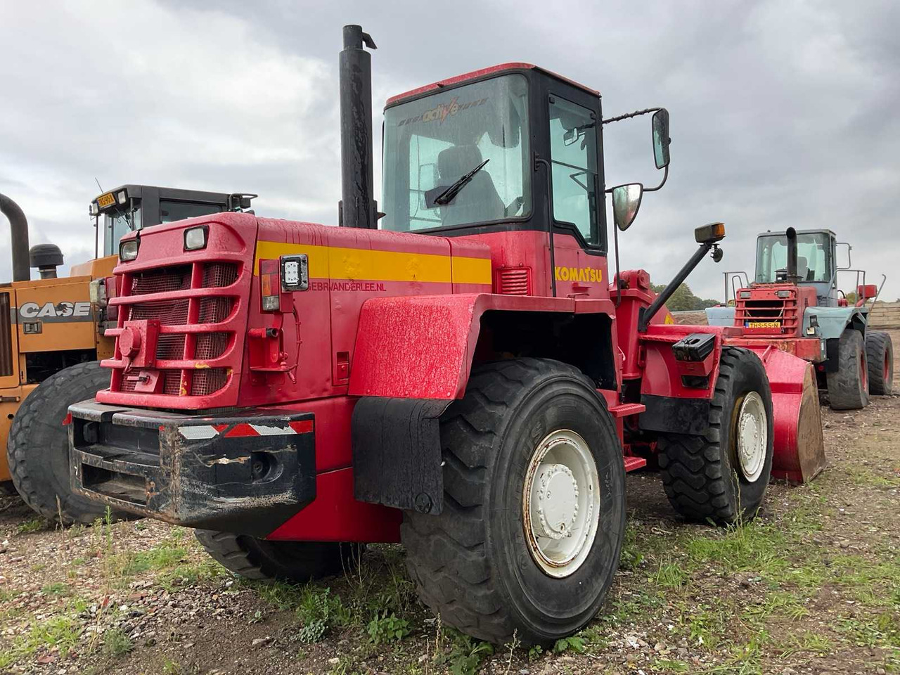 Komatsu WA270 - Gumikerekes homlokrakodó: 3 kép. Komatsu WA270 - Gumikerekes homlokrakodó: 3 kép.