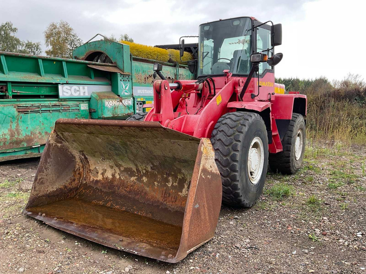 Komatsu WA270 - Gumikerekes homlokrakodó: 1 kép. Komatsu WA270 - Gumikerekes homlokrakodó: 1 kép.
