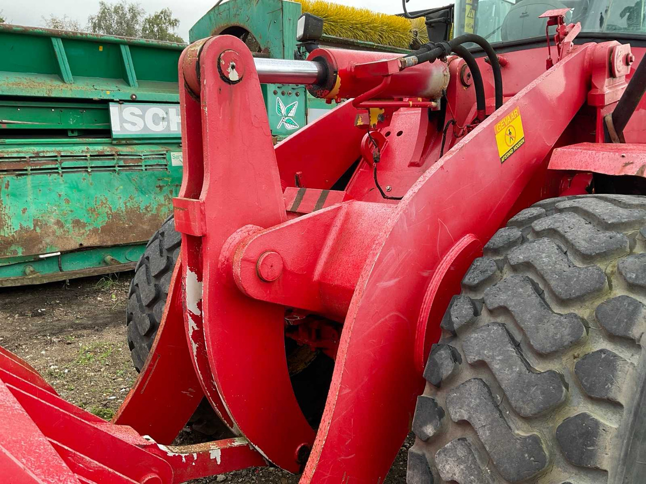 Komatsu WA270 - Gumikerekes homlokrakodó: 5 kép. Komatsu WA270 - Gumikerekes homlokrakodó: 5 kép.