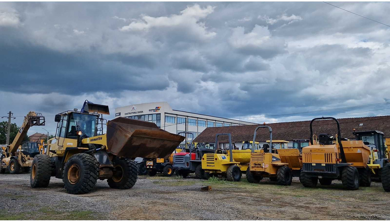 Komatsu WA380-6 - Gumikerekes homlokrakodó: 5 kép. Komatsu WA380-6 - Gumikerekes homlokrakodó: 5 kép.